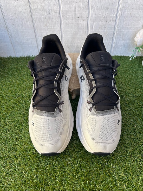 On Cloud men Cloudtilt Black | Ivory
BESTSELLER
$170 Running Sneakers Sz 12 main image 12